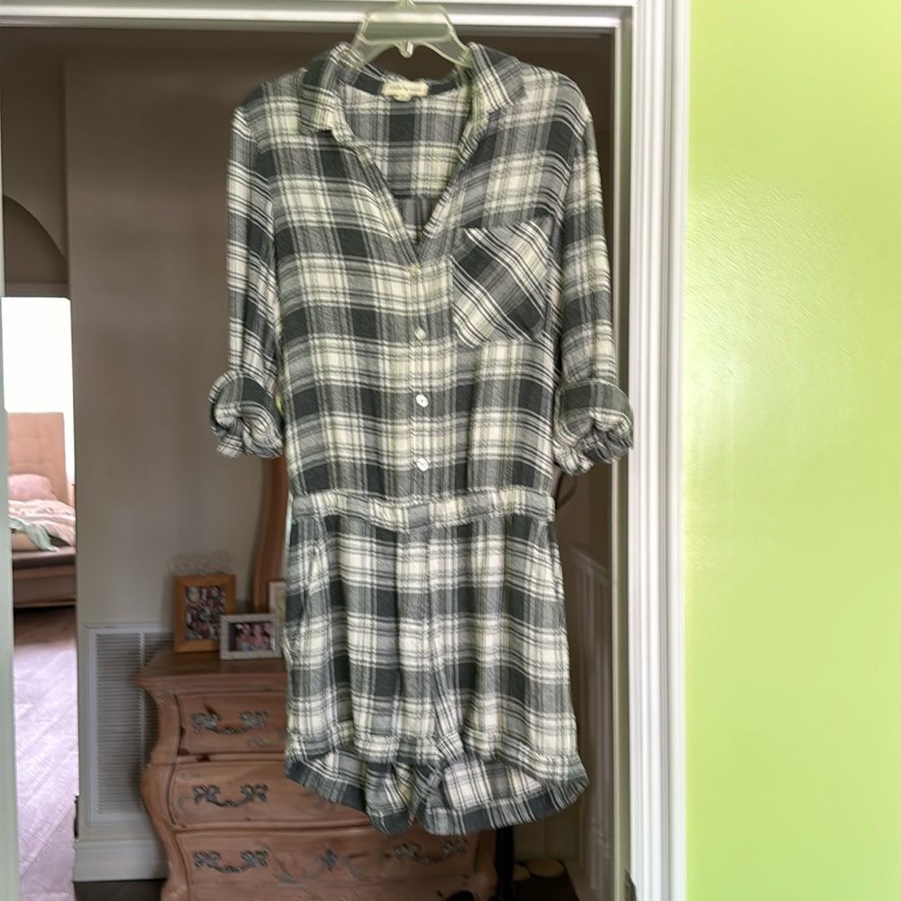 Anthropology Clothe & Stone flannel shorts romper.
#anthropology
#clothe&stone